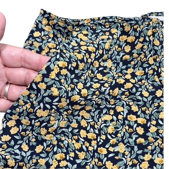 SHE+SKY, NWOT,WOMENS DRESSY SHORTS. NAVY BACKGROUND,YELLOW FLORAL PRINT. SIZE S - Picture 5 of 7